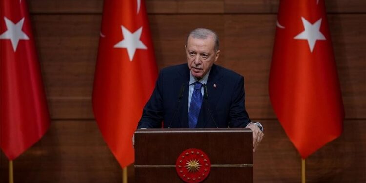 الرئيس أردوغان يتصل بزعيم الشعب الجمهوري بعد تعرضه لاعتداء