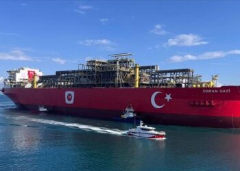 تركيا.. أول منصة غاز عائمة وطنية تصل البحر الأسود