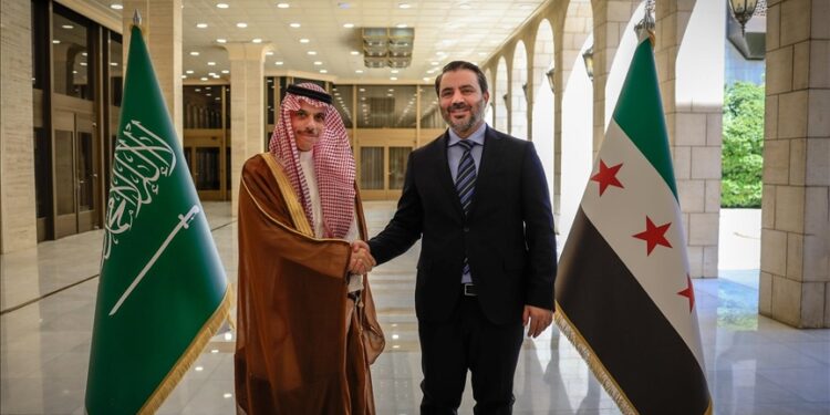 السعودية تعلن تقديم دعم مالي مشترك مع قطر للقطاع العام في سوريا