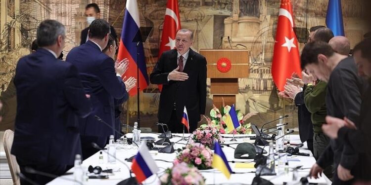 إسطنبول تجمع بوتين وزيلنسكي في مفاوضات مباشرة لوقف الحرب