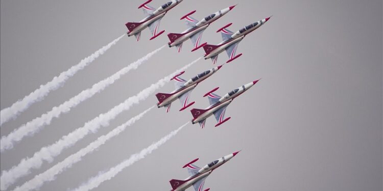 مهرجان تكنوفيست.. عروض جوية مبهرة بسماء قبرص التركية