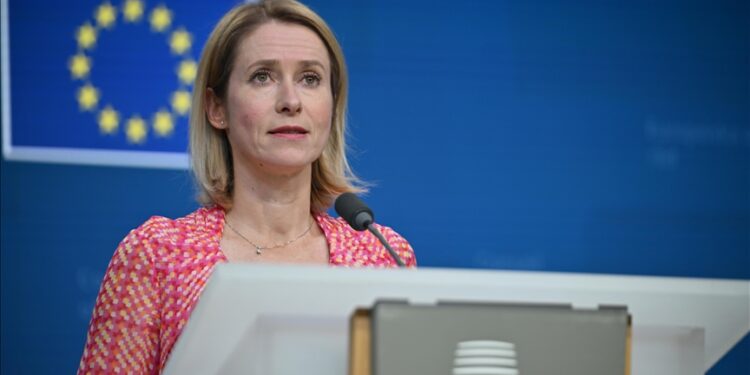 الاتحاد الأوروبي يقرر رفع العقوبات الاقتصادية عن سوريا