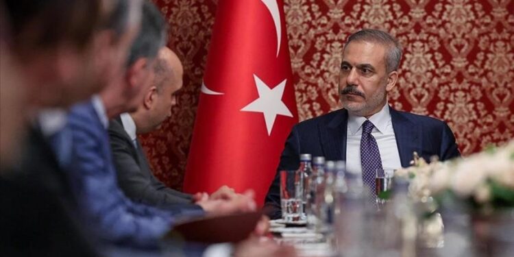 فيدان يلتقي ممثلي اتحاد رجال الأعمال الأتراك والروس في موسكو