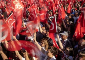 إسطنبول.. حملة اعتقالات واسعة لمسؤولين منتمين للمعارضة