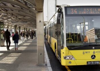 بلدية إسطنبول تعلن عن مواصلات مجانية ورحلات ليلية إضافية في العيد