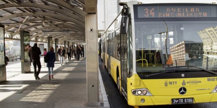 بلدية إسطنبول تعلن عن مواصلات مجانية ورحلات ليلية إضافية في العيد