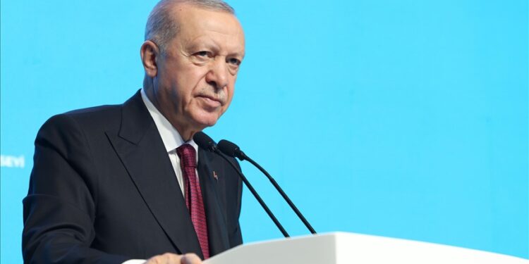 أردوغان: نتنياهو بأطماعه الصهيونية يجر العالم إلى كارثة مثل هتلر