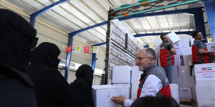 دمشق.. صدقة طاشي التركية توزع مساعدات على 800 عائلة سورية