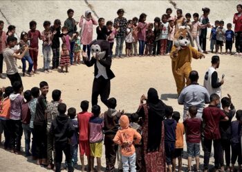 قطاع غزة.. أطفال ينتزعون لحظات فرح رغم الإبادة غرب خان يونس