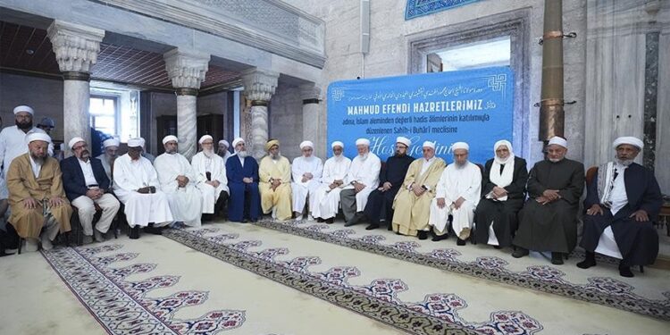 إسطنبول.. مجلس قراءة صحيح الإمام البخاري يجيز 1300 مشارك