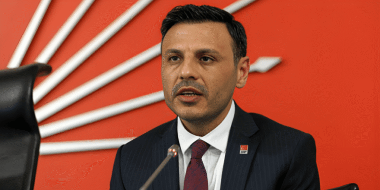 تركيا.. توقيف رئيس فرع حزب الشعب الجمهوري في إسطنبول