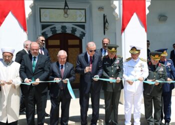 أردوغان يفتتح 6 مساجد جديدة في جامعة الدفاع الوطنية