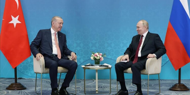 أردوغان وبوتين يبحثان علاقات البلدين وانتهاكات إسرائيل لسيادة سوريا