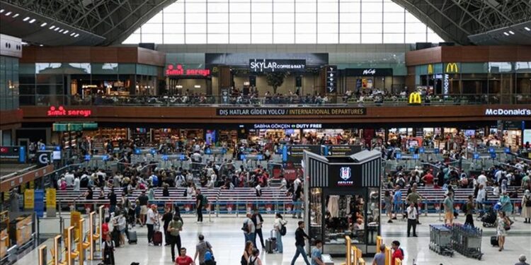 إسطنبول.. نحو 148 ألف مسافر يستخدمون مطار "صبيحة غوكتشن" بيوم واحد