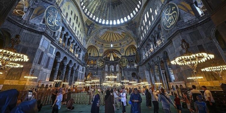 إسطنبول.. الذكاء الاصطناعي يحرس جامع آيا صوفيا الكبير