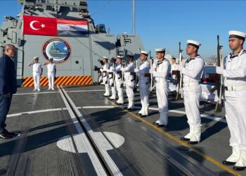 الفرقاطة التركية بويوك آدا تزور ميناء الإسكندرية
