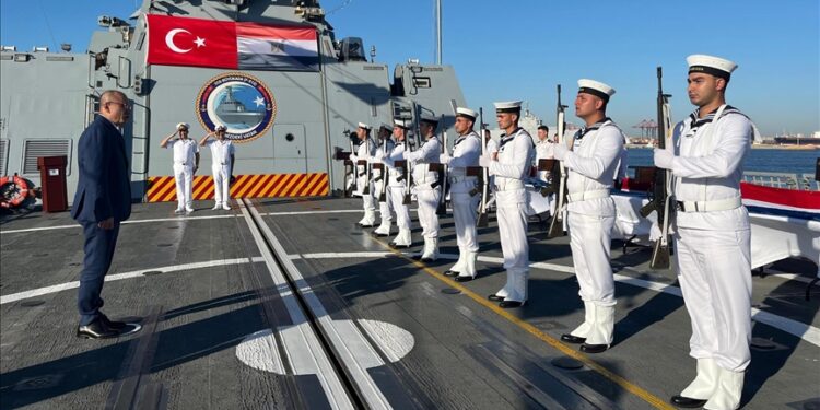 الفرقاطة التركية بويوك آدا تزور ميناء الإسكندرية