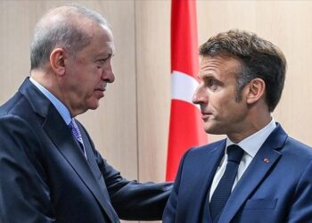 أردوغان يهنئ ماكرون على اتخاذه قرار الاعتراف بدولة فلسطين