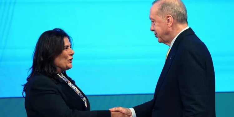 تركيا.. انضمامات لافتة وجدل قضائي يشعلان ذكرى تأسيس العدالة والتنمية