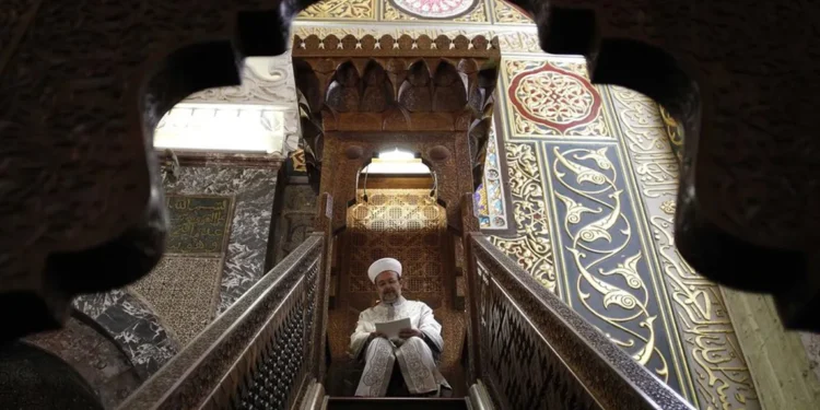 استياء العلمانيين في تركيا من خطب الجمعة