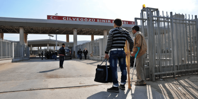 تركيا تمسح للسوريين المغتربين بعبور معابرها إلى سوريا من دون حجز موعد