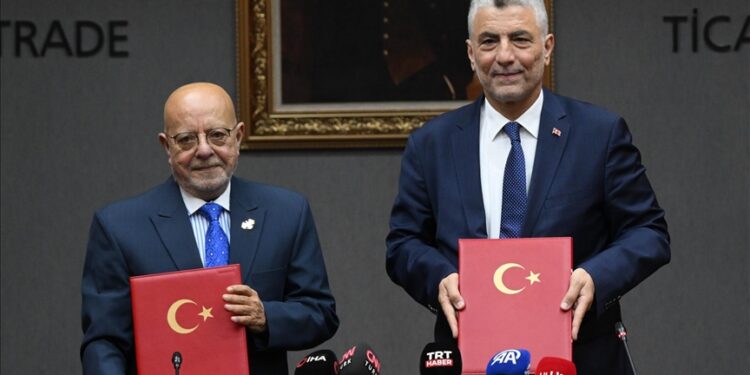 تركيا وسوريا توقعان بروتوكولا لتأسيس لجنة اقتصادية وتجارية مشتركة