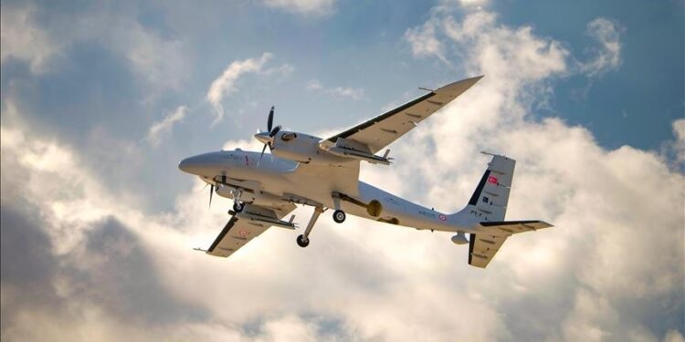 مسيرة بيرقدار أقنجي التركية تنجح باختبار إطلاق ذخيرة موجهة بالليزر