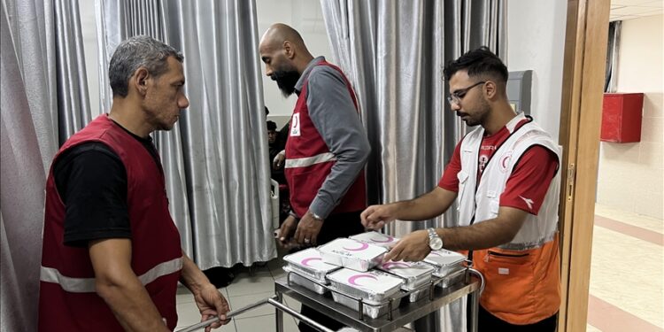الهلال الأحمر التركي يوصل وجبات يومية إلى "مستشفى القدس" بغرة