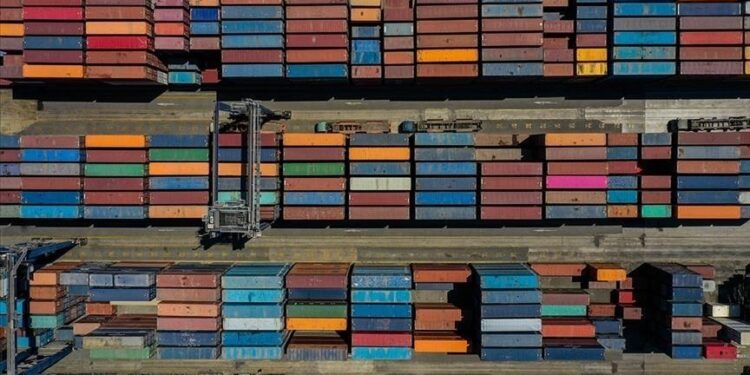 تركيا تهدف لتجاوز عتبة 2 مليار دولار في صادراتها إلى سوريا