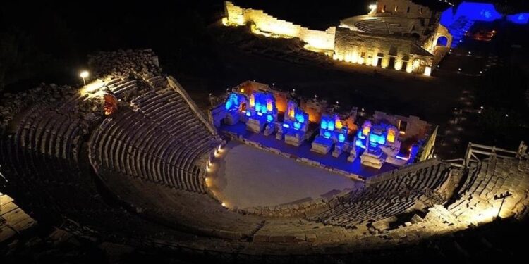 "باتارا" الأثرية بتركيا.. متحف مفتوح يتألق في ليل أنطاليا