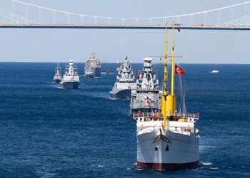 "تي جي غي أناضولو" تكمل عبور البوسفور في إطار "تكنوفيست الوطن الأزرق"