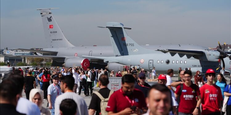 إسطنبول.. انطلاق مهرجان "تكنوفيست" للطيران والفضاء