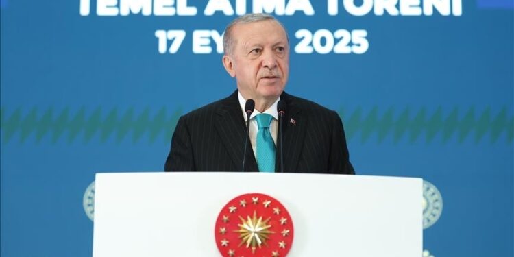 أردوغان: كمسلمين لن نتراجع قيد أنملة عن حقوقنا بالقدس الشرقية