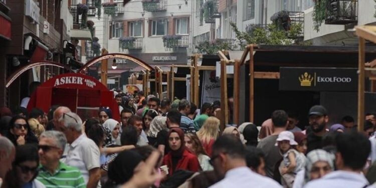 تجار في إسطنبول يتبرعون بأرباح يوم لقطاع غزة