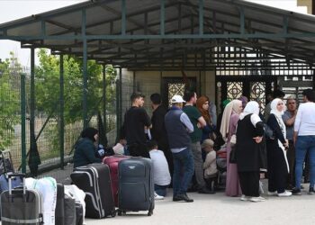 500 ألف سوري يعودون من تركيا منذ سقوط الأسد