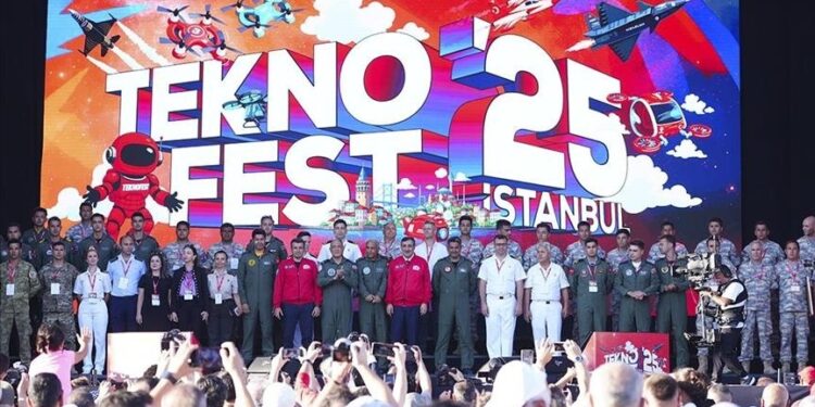 اختتام مهرجان "تكنوفيست" للطيران والفضاء في إسطنبول