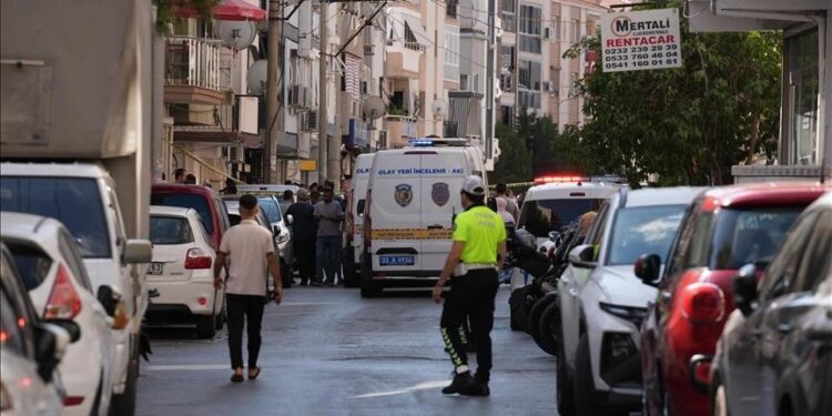 إزمير.. استشهاد شرطيين في هجوم مسلح على مخفر