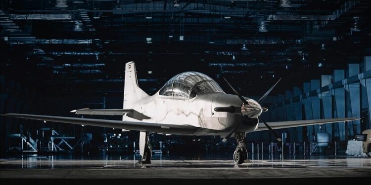 "هافيلسان" التركية تؤهل قادة الطائرة الهجومية "بي 250" الإماراتية