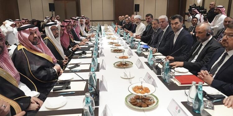 إسطنبول.. مباحثات تركية سعودية حول ملف الحج والعمرة