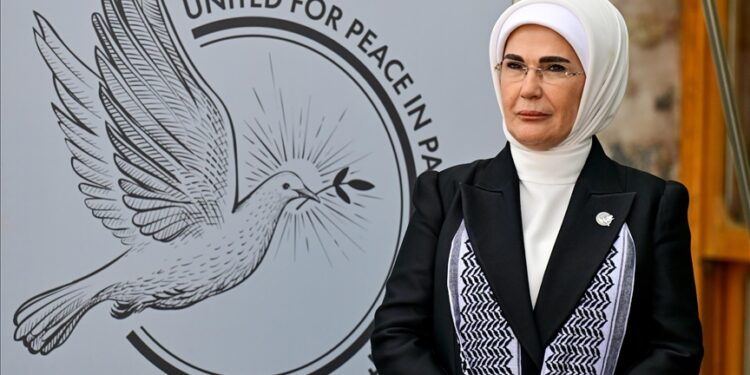 أمينة أردوغان توقع على بيان مشترك لـ"عدم حرمان أطفال غزة من التعليم"