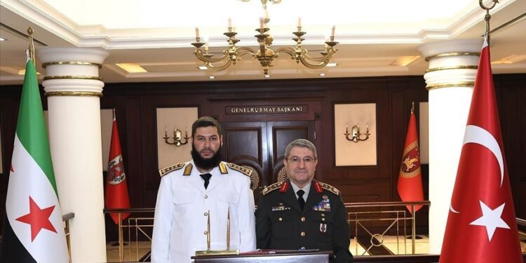 رئيس الأركان التركي يلتقي قائد القوات البحرية السورية