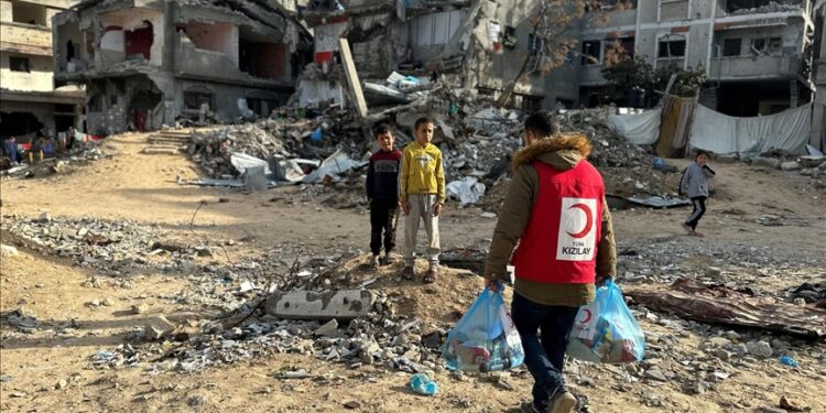 الهلال الأحمر التركي يدعم الخدمات الصحية في قطاع غزة