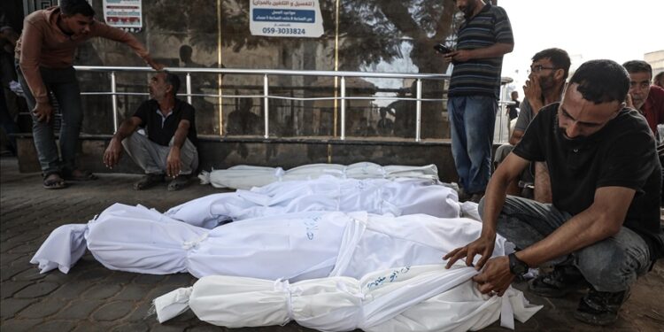 يوم دامٍ في قطاع غزة.. استشهاد أكثر من 100 فلسطيني بغارات جوية إسرائيلية عنيفة
