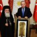 البطريرك ثيوفيلوس الثالث يهدي أردوغان نسخة عن "العهدة العمرية"