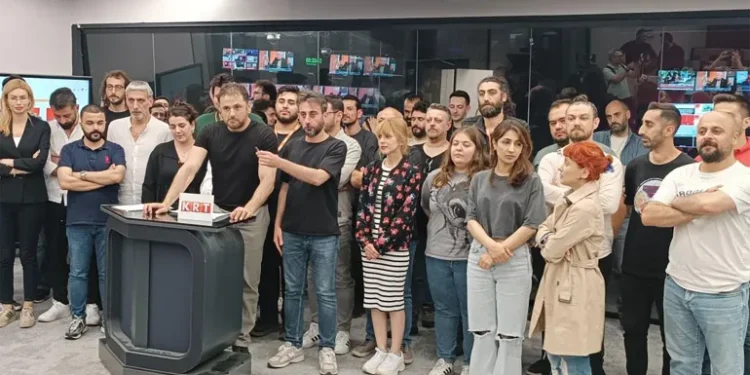 تركيا.. كيف تحولت الأزمة المالية إلى تهديد وجودي للإعلام؟