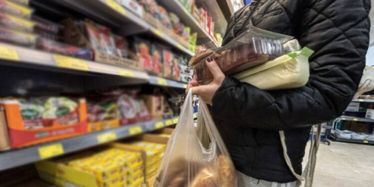 التضخم السنوي في تركيا يتجاوز التقديرات لأول مرة منذ أكثر من عام