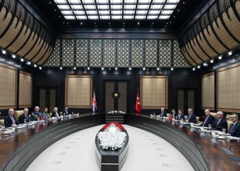 أنقرة.. أردوغان وستارمر يرأسان اجتماعا موسعا عقب لقاء ثنائي