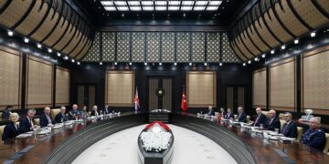 أنقرة.. أردوغان وستارمر يرأسان اجتماعا موسعا عقب لقاء ثنائي