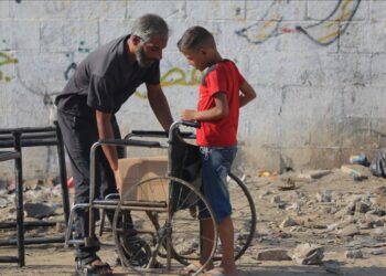 جمعية الهلال الأحمر التركي توزع مساعدات متنوعة في غزة