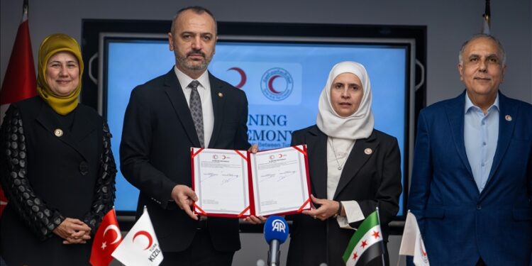 الهلال الأحمر التركي يوقع بروتوكول تعاون في 3 مجالات مع نظيره السوري